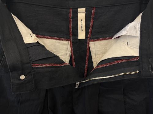 SHINYA KOZUKA（シンヤコズカ）SHINYA KOZUKA (シンヤコズカ) SHINYA KOZUKA　ジーンズ Hi BAGGY DENIM ブラック サイズ:SMALLの古着・服飾アイテム