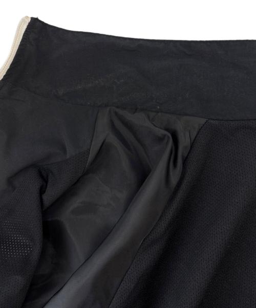 REEBOK（リーボック）REEBOK (リーボック) THE BLACK EYE PATCH (ブラックアイパッチ) REEBOK × THE BLACK EYE PATCH　ジャケット ブラック×ホワイト サイズ:Oの古着・服飾アイテム