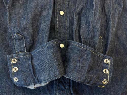 LEVI'S VINTAGE CLOTHING（リーバイス ビンテージ クロージング）LEVI'S VINTAGE CLOTHING (リーバイス ビンテージ クロージング) LEVI'S VINTAGE CLOTHING　ショートホーン復刻モデル　90sウェスタンシャツ 米国バレンシア工場製 ネイビー サイズ:Mの古着・服飾アイテム