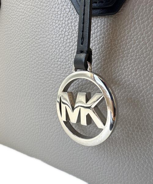 MICHAEL KORS（マイケル・コース）MICHAEL KORS (マイケル・コース) MICHAEL KORS 　2WAYバッグ グレー×ブラックの古着・服飾アイテム