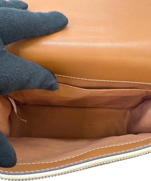 CHARLES & KEITH（チャールズアンドキース）CHARLES & KEITH (チャールズアンドキース) CHARLES & KEITH　キャンバス ターンロックチェーンハンドルバッグ　ハンドバッグ アイボリー×ブラウンの古着・服飾アイテム