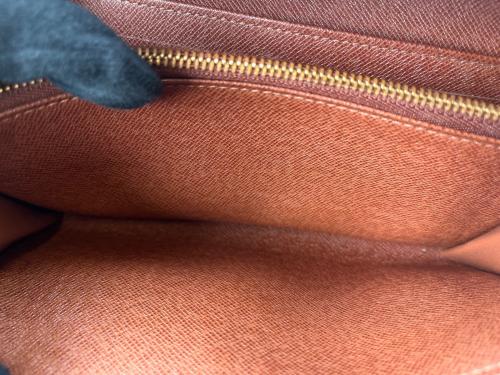 LOUIS VUITTON（ルイ ヴィトン）LOUIS VUITTON (ルイ ヴィトン) LOUIS VUITTON　ポルトフォイユ・サラ　モノグラム　長財布 ブラウンの古着・服飾アイテム