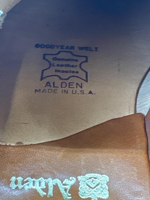 Alden（オールデン）Alden (オールデン) SHIPS (シップス) ALDEN　SHIPS　スウェードローファー ベージュ×ブラウン サイズ:8の古着・服飾アイテム