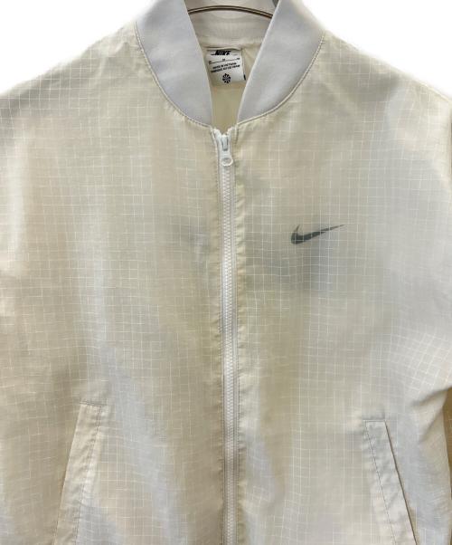 NIKE（ナイキ）NIKE (ナイキ) NIKE　ナイロンボンバージャケット ホワイト サイズ:Ｍの古着・服飾アイテム