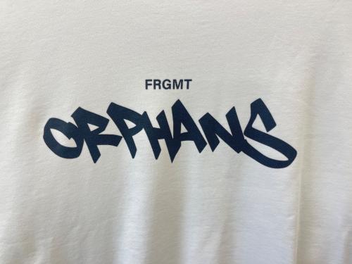 FRAGMENT DESIGN（フラグメントデザイン）FRAGMENT DESIGN (フラグメントデザイン) M.LEAGUE FRAGMENT DESIGN × M.LEAGUE  FRAGMENT ORPHANS  クルーネックスウェット ホワイト サイズ:Lの古着・服飾アイテム