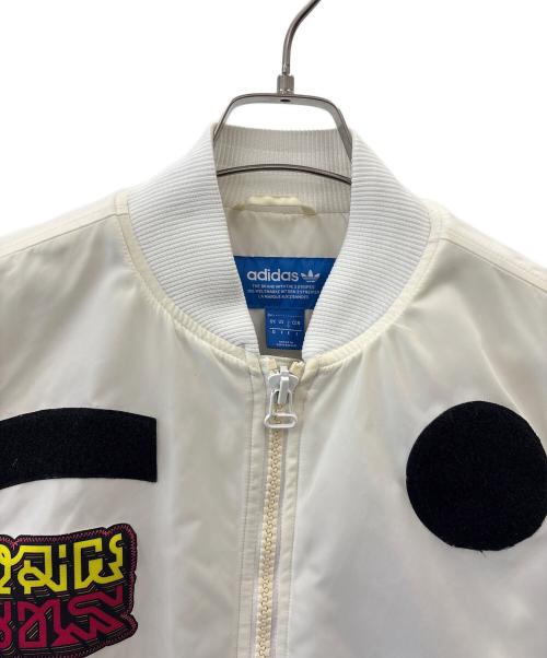 adidas（アディダス）adidas (アディダス) adidas　ロゴ パテッド ボンバー　中綿ジャケット ホワイト サイズ:J Oの古着・服飾アイテム