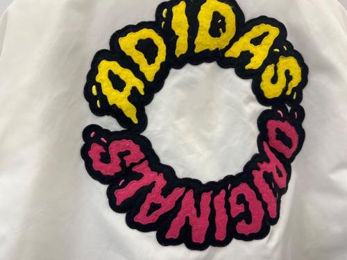 adidas（アディダス）adidas (アディダス) adidas　ロゴ パテッド ボンバー　中綿ジャケット ホワイト サイズ:J Oの古着・服飾アイテム