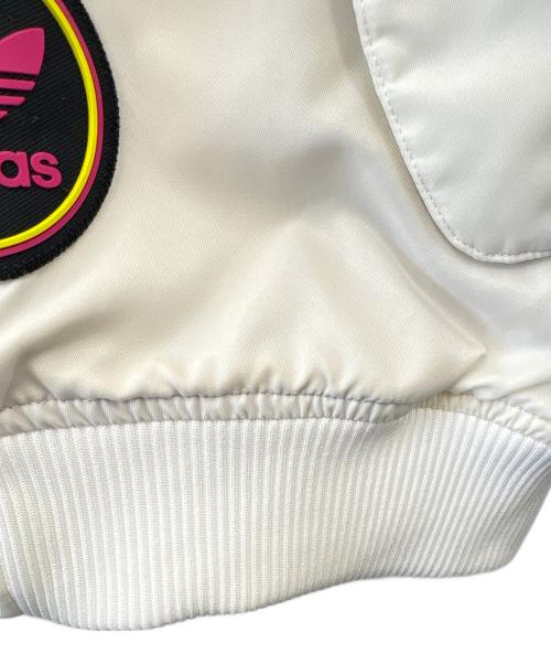 adidas（アディダス）adidas (アディダス) adidas　ロゴ パテッド ボンバー　中綿ジャケット ホワイト サイズ:J Oの古着・服飾アイテム