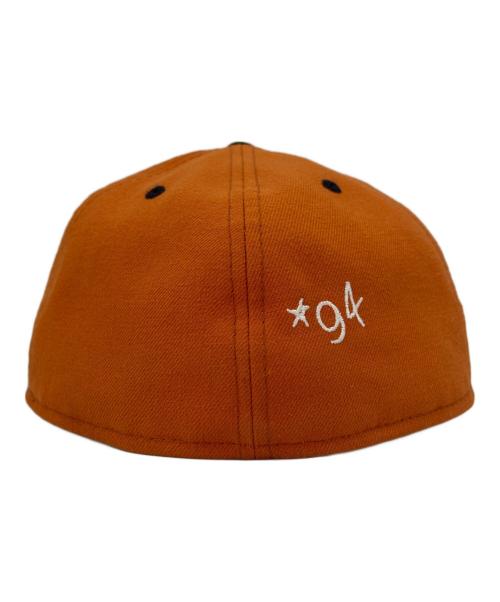 New Era（ニューエラ）New Era (ニューエラ) SUPREME (シュプリーム) New Era × Supreme  21SS GONZ LOGO  キャップ オレンジ×ブラック サイズ:7 1/2 59.6の古着・服飾アイテム