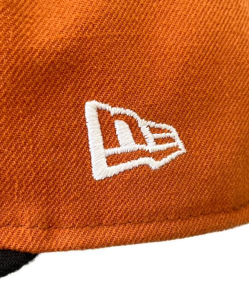 New Era（ニューエラ）New Era (ニューエラ) SUPREME (シュプリーム) New Era × Supreme  21SS GONZ LOGO  キャップ オレンジ×ブラック サイズ:7 1/2 59.6の古着・服飾アイテム
