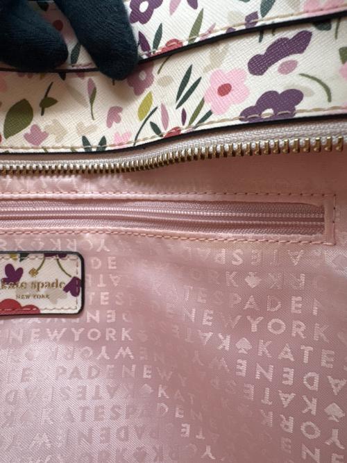 Kate Spade（ケイトスペード）Kate Spade (ケイトスペード) Kate Spade　Laurel Way Boho Floral Medium Dally　トートバッグ ブラック×ピンクの古着・服飾アイテム