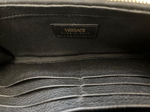 VERSACE（ヴェルサーチ）VERSACE (ヴェルサーチ) VERSACE　ヴィルトゥス　ラウンドファスナー長財布 ブラックの古着・服飾アイテム