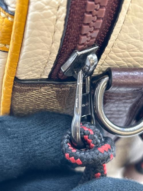 COACH（コーチ）COACH (コーチ) DISNEY (ディズニー) COACH　Disney　シグネチャー　ショルダーバッグ ホワイト×ブラウンの古着・服飾アイテム