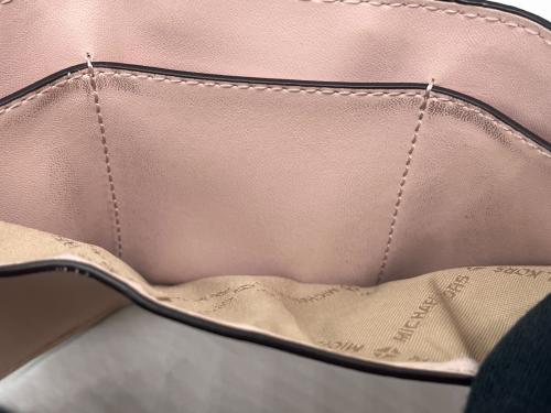 MICHAEL KORS（マイケルコース）MICHAEL KORS (マイケルコース) MICHAEL KORS 　3つ折り財布 ベージュ×ピンクの古着・服飾アイテム