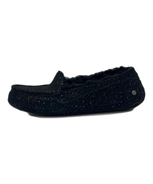 UGG（アグ）UGG (アグ) UGG  Ansley Metallic Spots  モカシンシューズ ブラック サイズ:24の古着・服飾アイテム