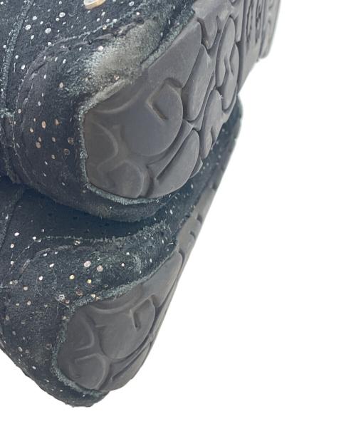 UGG（アグ）UGG (アグ) UGG  Ansley Metallic Spots  モカシンシューズ ブラック サイズ:24の古着・服飾アイテム