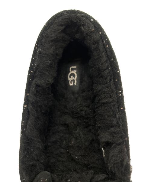 UGG（アグ）UGG (アグ) UGG  Ansley Metallic Spots  モカシンシューズ ブラック サイズ:24の古着・服飾アイテム