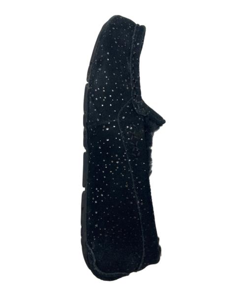 UGG（アグ）UGG (アグ) UGG  Ansley Metallic Spots  モカシンシューズ ブラック サイズ:24の古着・服飾アイテム