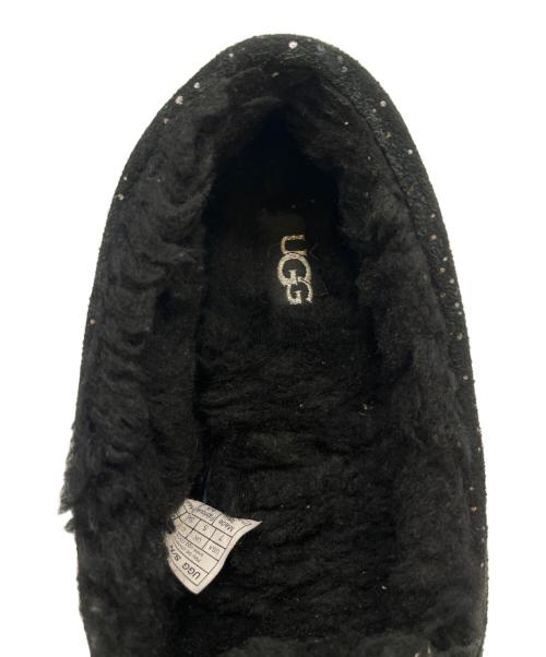 UGG（アグ）UGG (アグ) UGG  Ansley Metallic Spots  モカシンシューズ ブラック サイズ:24の古着・服飾アイテム