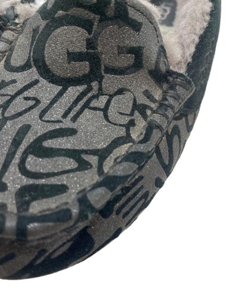 UGG（アグ）UGG (アグ) UGG  ANSLEY  スパークル グラフィティ  モカシンシューズ グレー サイズ:24の古着・服飾アイテム
