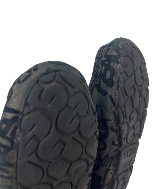 UGG（アグ）UGG (アグ) UGG  ANSLEY  スパークル グラフィティ  モカシンシューズ グレー サイズ:24の古着・服飾アイテム