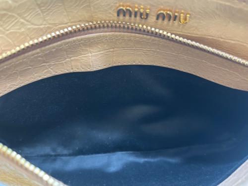 MIU MIU（ミュウミュウ）MIU MIU (ミュウミュウ) MIU MIU　ショルダーバッグ ベージュの古着・服飾アイテム