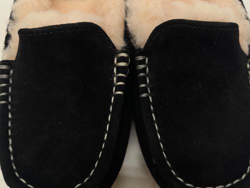 UGG（アグ）UGG (アグ) UGG  モカシンシューズ ブラック サイズ:22の古着・服飾アイテム