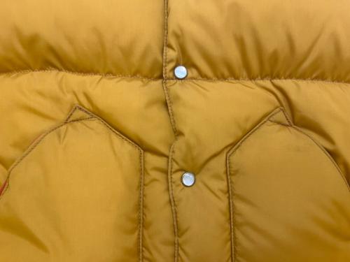 Rocky Mountain FeatherBed（ロッキーマウンテンフェザーベッド）Rocky Mountain FeatherBed (ロッキーマウンテンフェザーベッド) Rocky Mountain Featherbed　ダウンベスト ブラウン×オレンジ サイズ:36の古着・服飾アイテム