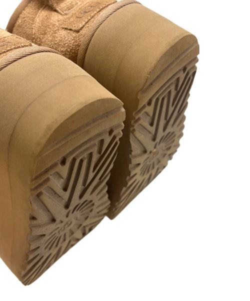 UGG（アグ）UGG (アグ) UGG　Classic Ultra Mini Platform　ムートンブーツ ベージュ サイズ:24の古着・服飾アイテム