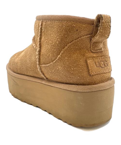 UGG（アグ）UGG (アグ) UGG　Classic Ultra Mini Platform　ムートンブーツ ベージュ サイズ:24の古着・服飾アイテム