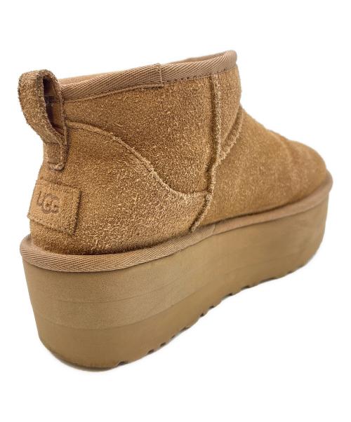UGG（アグ）UGG (アグ) UGG　Classic Ultra Mini Platform　ムートンブーツ ベージュ サイズ:24の古着・服飾アイテム