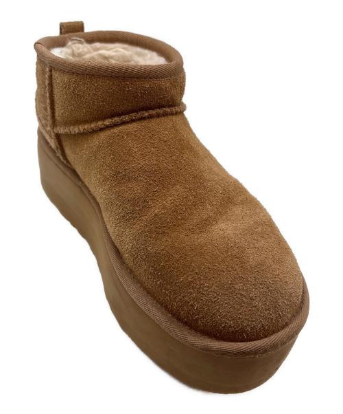 UGG（アグ）UGG (アグ) UGG　Classic Ultra Mini Platform　ムートンブーツ ベージュ サイズ:24の古着・服飾アイテム