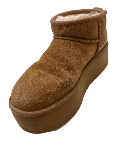 UGG（アグ）UGG (アグ) UGG　Classic Ultra Mini Platform　ムートンブーツ ベージュ サイズ:24の古着・服飾アイテム