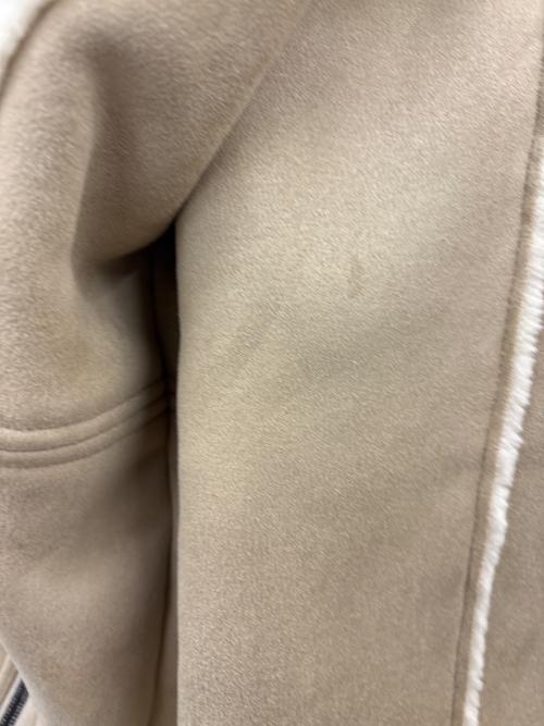 UGG（アグ）UGG (アグ) UGG　セイデンラックスフラッフジャケット ベージュ×ホワイト サイズ:XLの古着・服飾アイテム