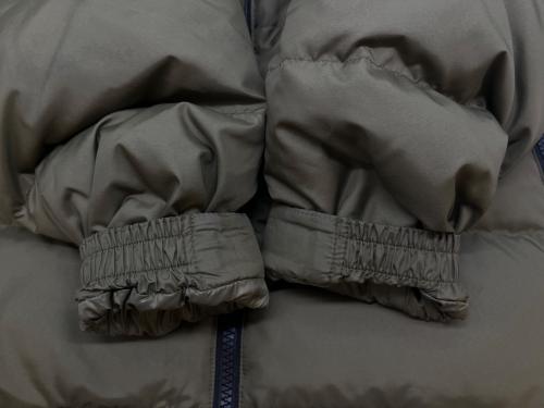 HELLY HANSEN（ヘリーハンセン）HELLY HANSEN (ヘリーハンセン) HELLY HANSEN　ダウンジャケット カーキ サイズ:Mの古着・服飾アイテム
