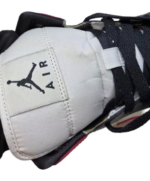 NIKE（ナイキ）NIKE (ナイキ) NIKE　Women's Air Jordan 1 Mid　ミッドカットスニーカー レッド×ホワイト サイズ:24の古着・服飾アイテム