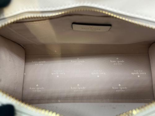 Kate Spade（ケイトスペード）Kate Spade (ケイトスペード) Kate Spade 　2WAYバッグ アイボリーの古着・服飾アイテム