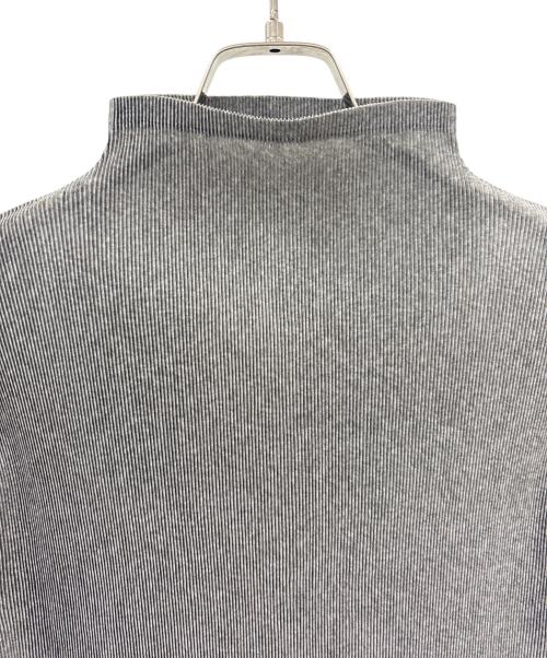 PLEATS PLEASE（プリーツプリーズ）PLEATS PLEASE (プリーツプリーズ) PLEATS PLEASE　半袖プリーツカットソー グレー サイズ:03の古着・服飾アイテム
