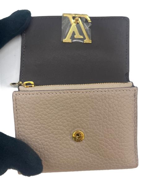 LOUIS VUITTON（ルイ ヴィトン）LOUIS VUITTON (ルイ ヴィトン) LOUIS VUITTON 　ポルトフォイユ・カプシーヌ 　3つ折り財布 ベージュの古着・服飾アイテム