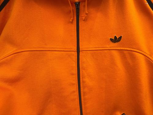 adidas（アディダス）adidas (アディダス) adidas　フーデットトラックジャケット オレンジ サイズ:Lの古着・服飾アイテム