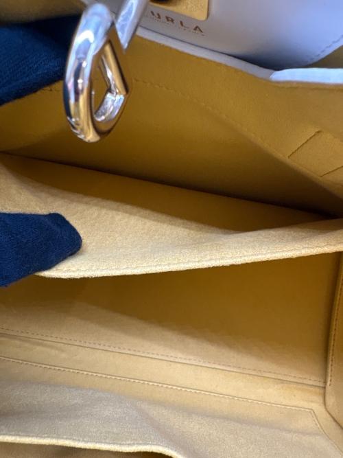 FURLA（フルラ）FURLA (フルラ) FURLA　GENESI L TOTE　トートバッグ アイボリーの古着・服飾アイテム