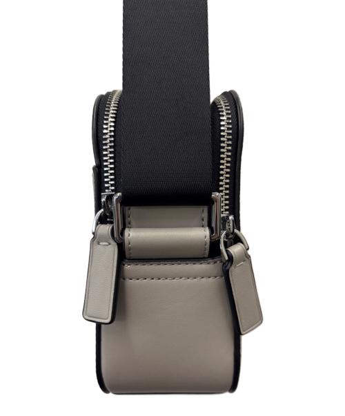 MICHAEL KORS（マイケルコース）MICHAEL KORS (マイケルコース) MICHAEL KORS　Cooper Crossbody Bag　ショルダーバッグ グレーの古着・服飾アイテム