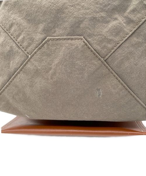 Acne studios（アクネ ストゥディオス）ACNE STUDIOS (アクネストゥディオス) ペイパリーナイロントートバッグ オリーブ×ブラウンの古着・服飾アイテム