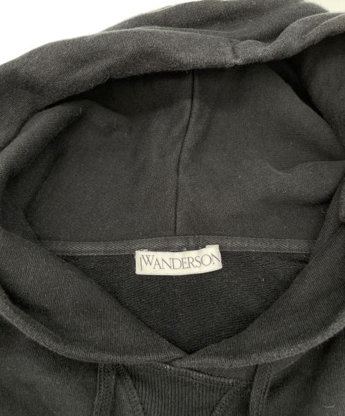 J.W.ANDERSON（ジェイダブリューアンダーソン）J.W.ANDERSON (ジェイダブリューアンダーソン) GILBERT & GEORGE (ギルバート&ジョージ) プルオーバーパーカー ブラック サイズ:Mの古着・服飾アイテム