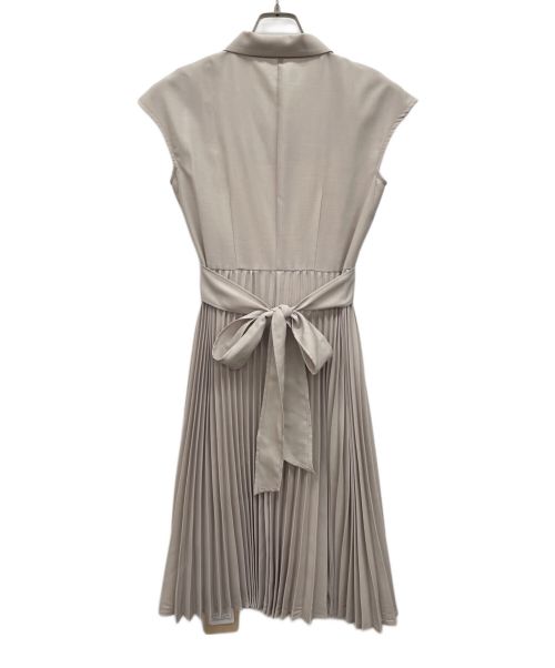 Apuweiser-riche（アプワイザーリッシェ）Apuweiser-riche (アプワイザーリッシェ) バックプリーツ切替ワンピース アイボリー サイズ:2 未使用品の古着・服飾アイテム