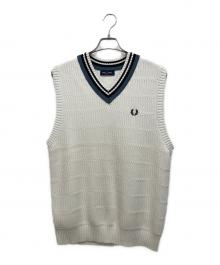 FRED PERRY（フレッドペリー）の古着「ニットベスト」｜ホワイト