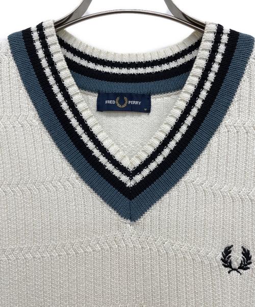 FRED PERRY（フレッドペリー）FRED PERRY (フレッドペリー) ニットベスト ホワイト サイズ:Mの古着・服飾アイテム