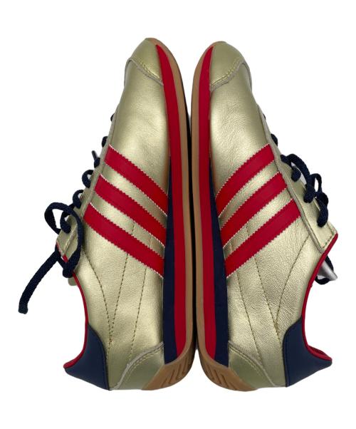 adidas（アディダス）adidas (アディダス) スニーカー ゴールド サイズ:23.5cmの古着・服飾アイテム