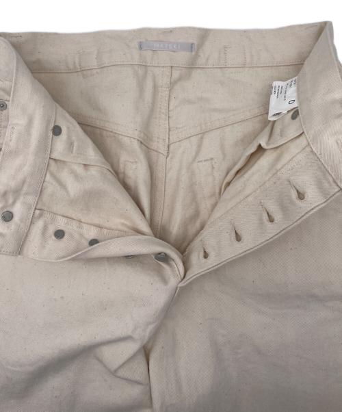 HATSKI（ハツキ）HATSKI (ハツキ) Back Buckle Denim ホワイトの古着・服飾アイテム