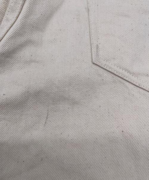 HATSKI（ハツキ）HATSKI (ハツキ) Back Buckle Denim ホワイトの古着・服飾アイテム